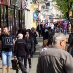 Românii simt o scădere a bunăstării din cauza presiunilor financiare