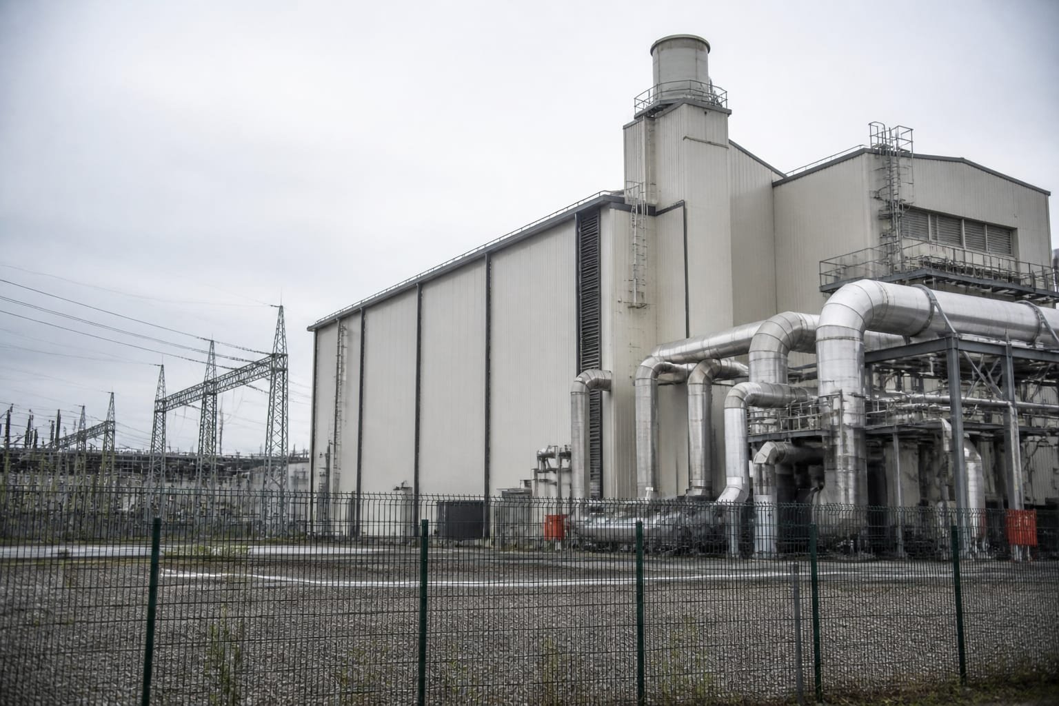 Romgaz finalizează centrala de la Iernut: 430 MW în sistem din 2019