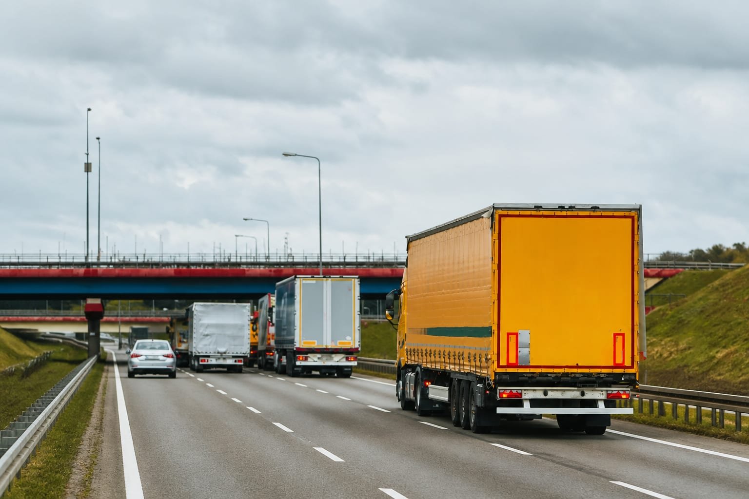 Blocaje critice la TollRo: peste 100 de vehicule afectate, avertizează UNTRR