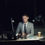Evaluarea programului de lucru și plata orelor suplimentare în era IA