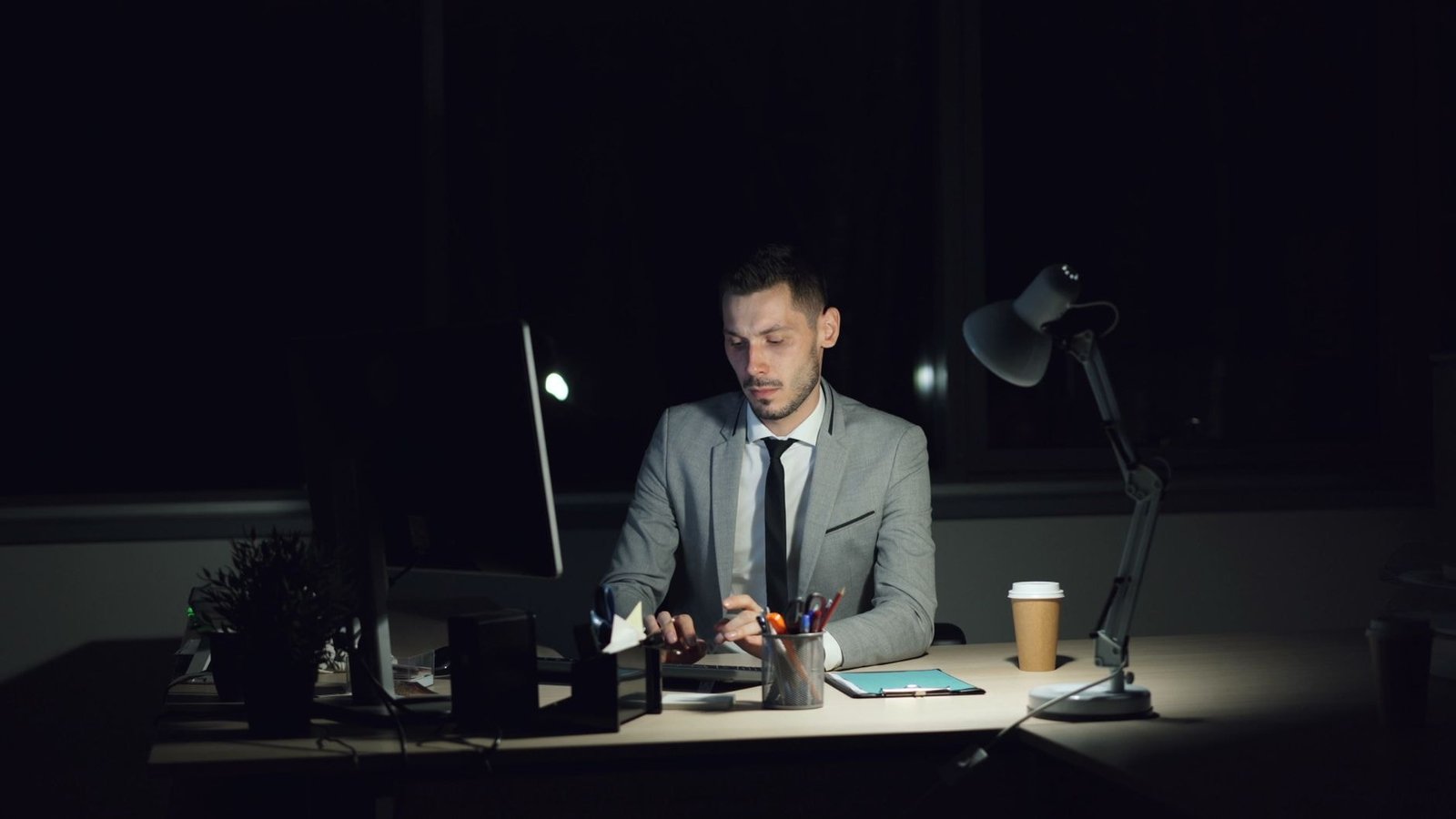 Evaluarea programului de lucru și plata orelor suplimentare în era IA