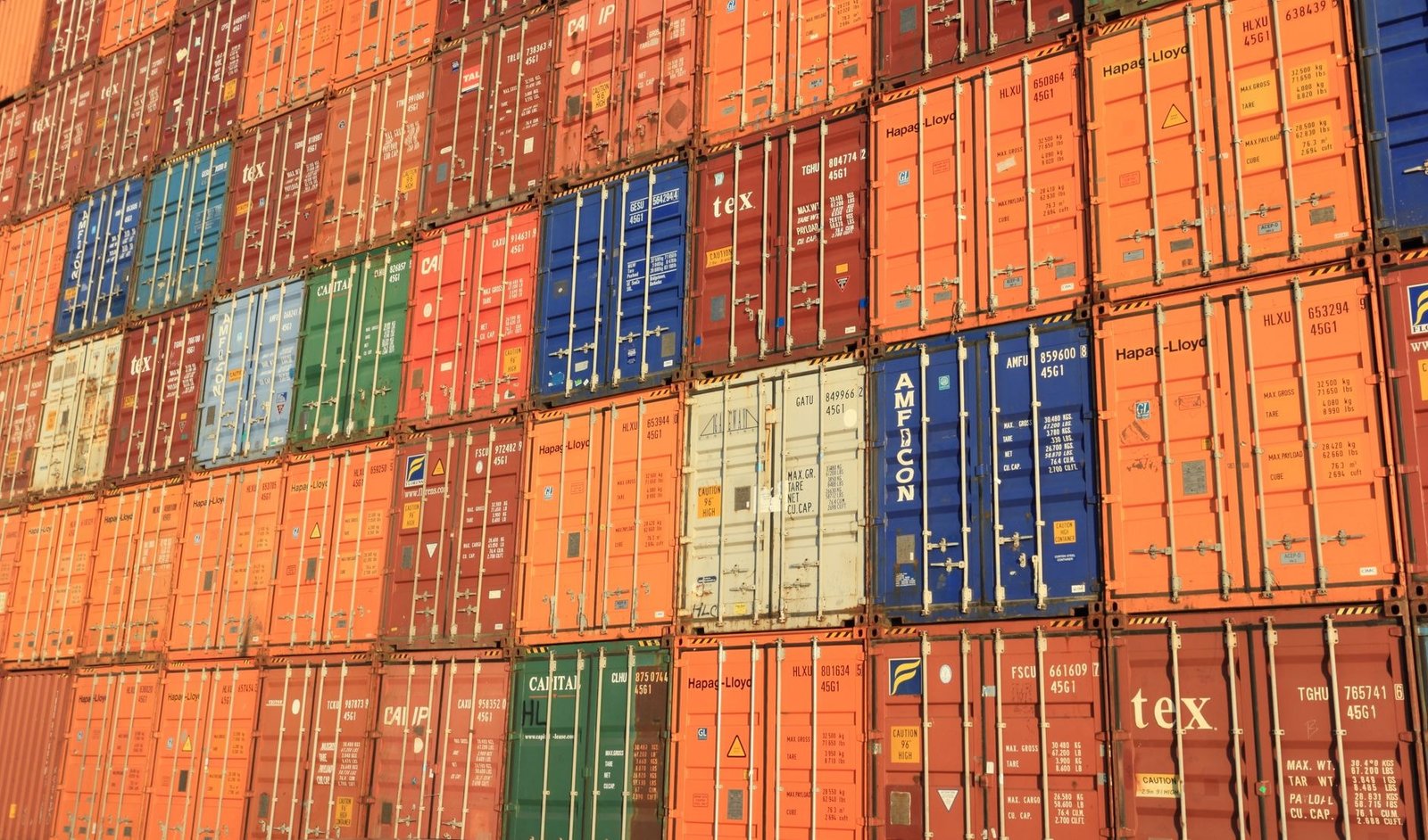 Fosa comercială a României s-a adâncit cu 307,2 milioane euro în 2026