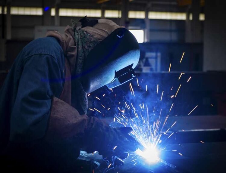 PMI-ul sectorului manufacturier din România a scăzut din nou în septembrie