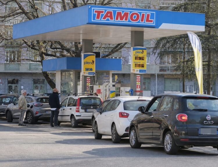 Prețul combustibilului Tamoil: Impactul deciziilor Italiei și Libiei