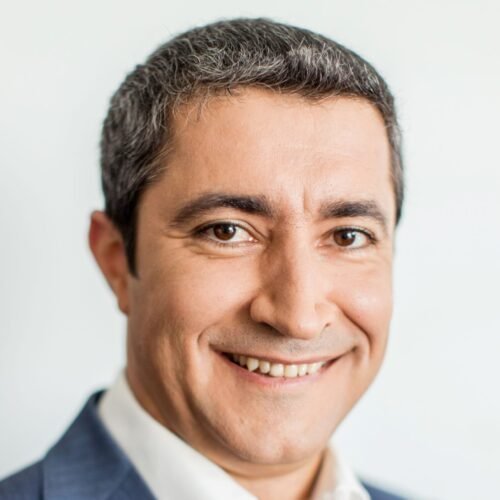 Raiffeisen Bank facilitează pre-aprobarea creditului pentru locuințe în aplicația Smart Mobile.