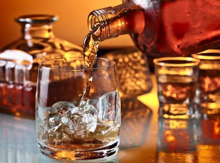 Spirits România solicită Guvernului o scădere a accizei la băuturile alcoolice