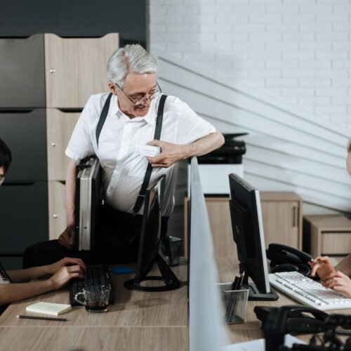 Subvenții de 2.250 lei lunar pentru angajarea șomerilor peste 50 de ani